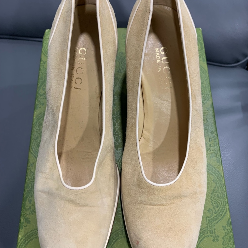 Gucci Tan Heels Elegant Suede Design